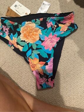 New with tags Billabong reversible High rise bikini Bottoms - Vibrant Multi